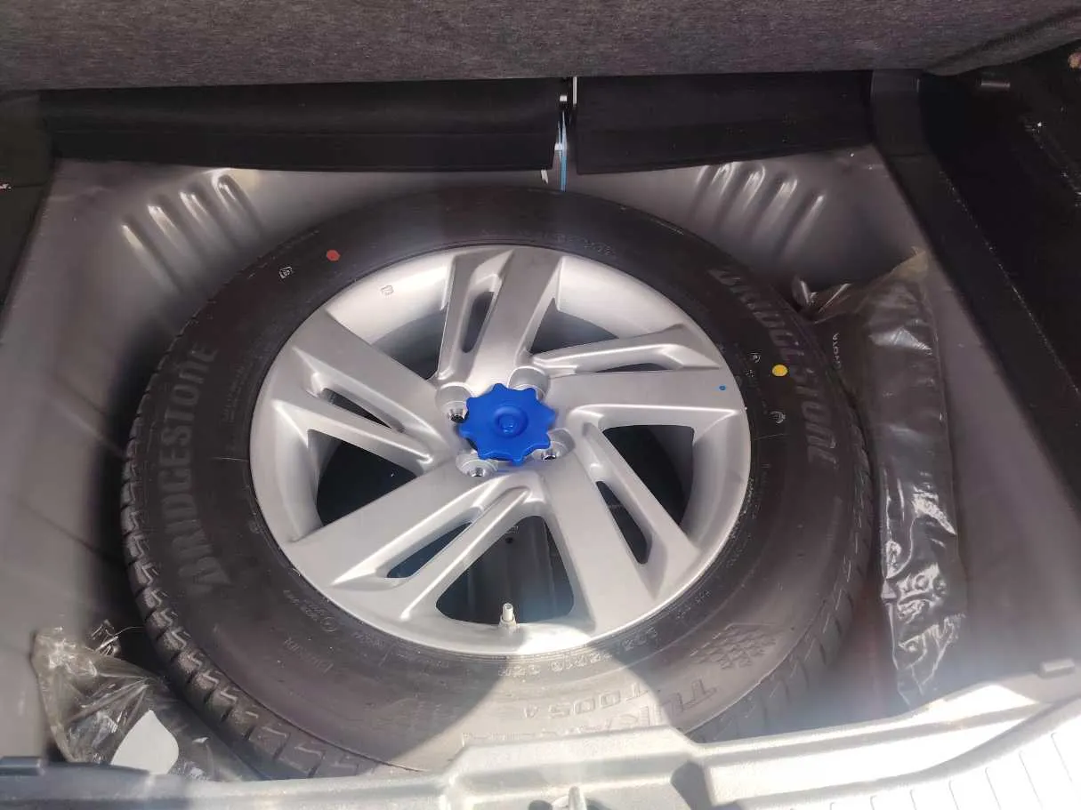 Car image 35