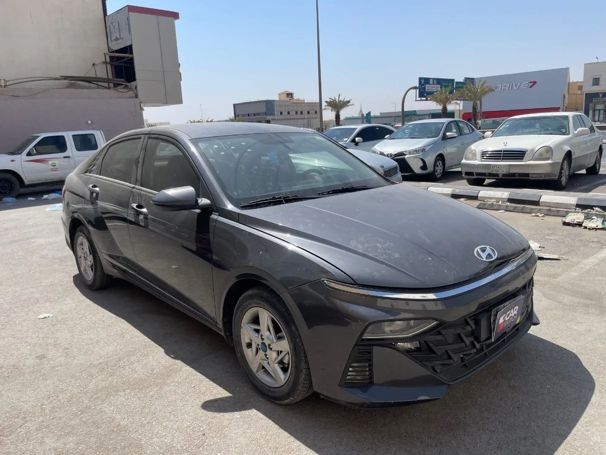 Car image 3