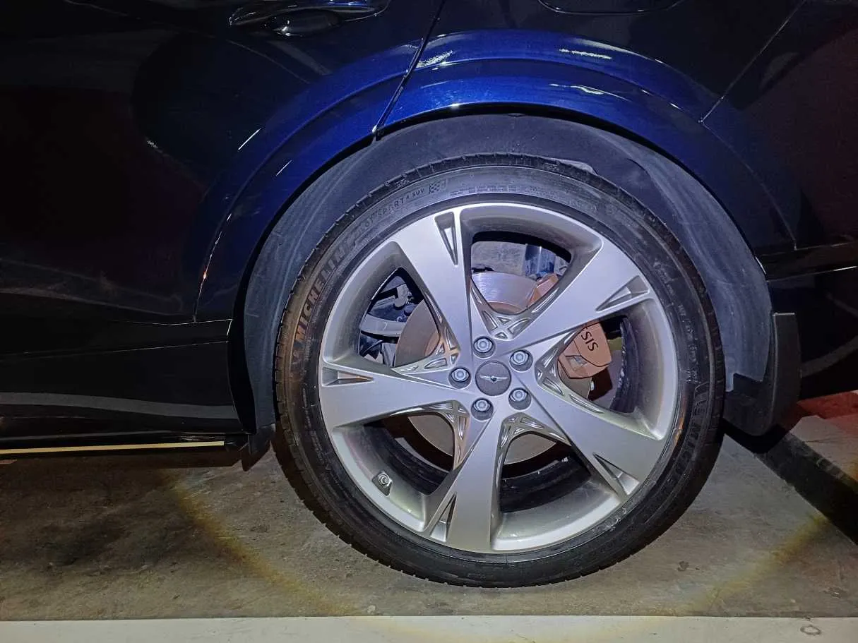 Car image 9