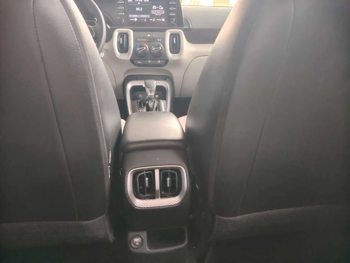 Car image 25