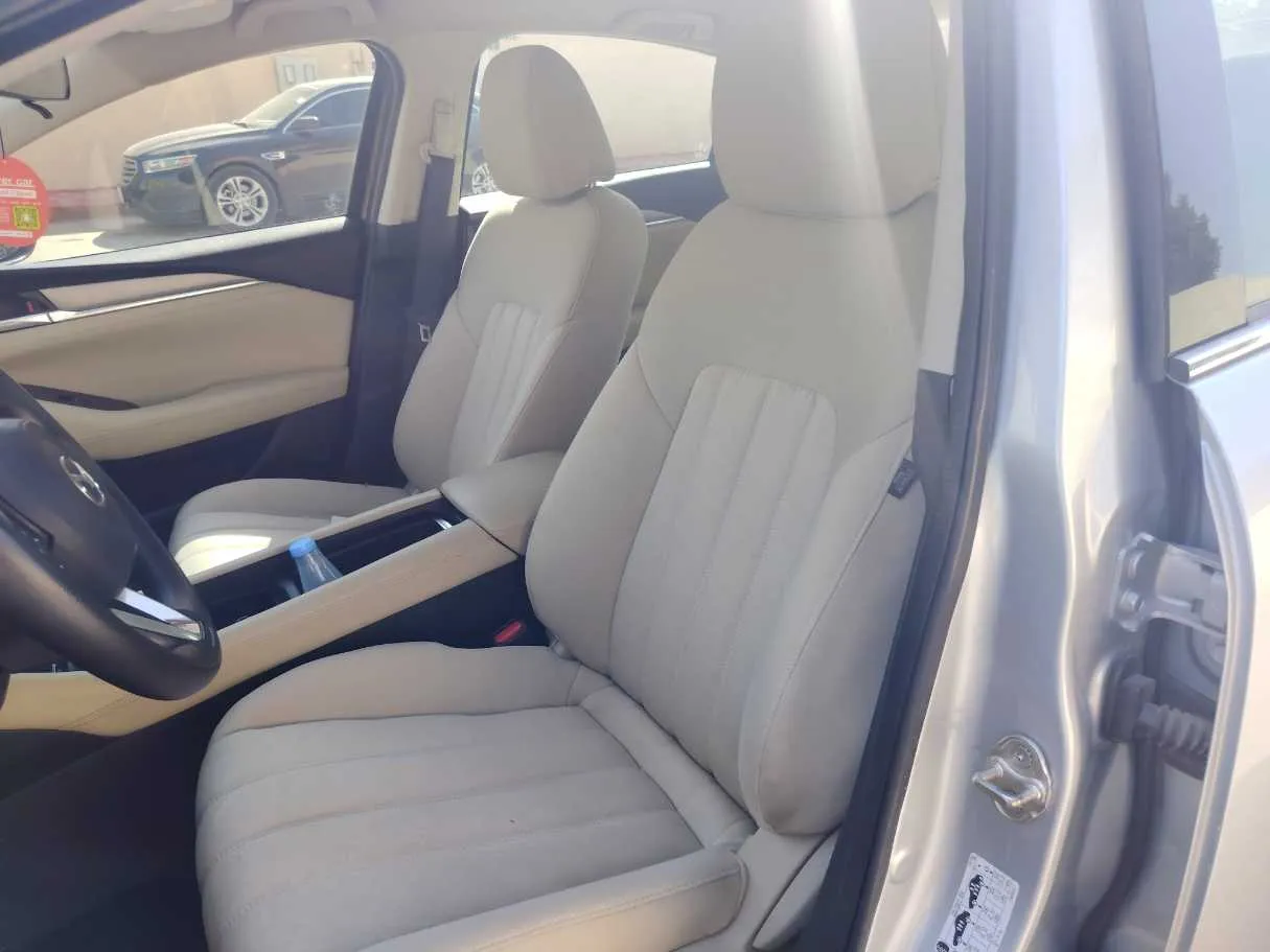 Car image 13