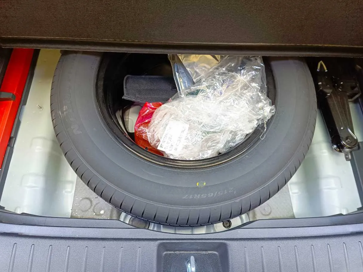 Car image 30