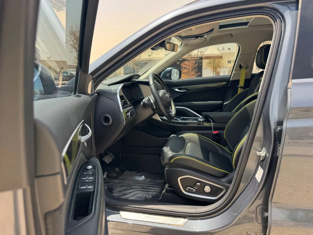 Car image 11