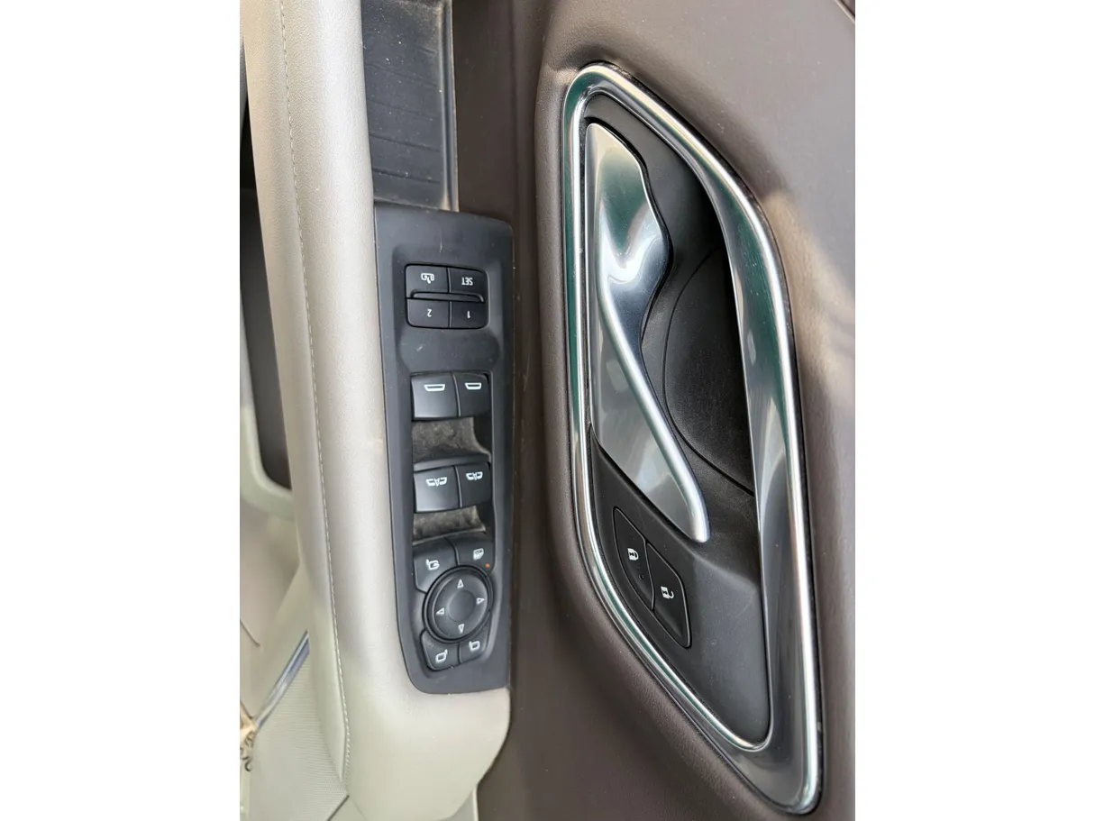 Car image 27