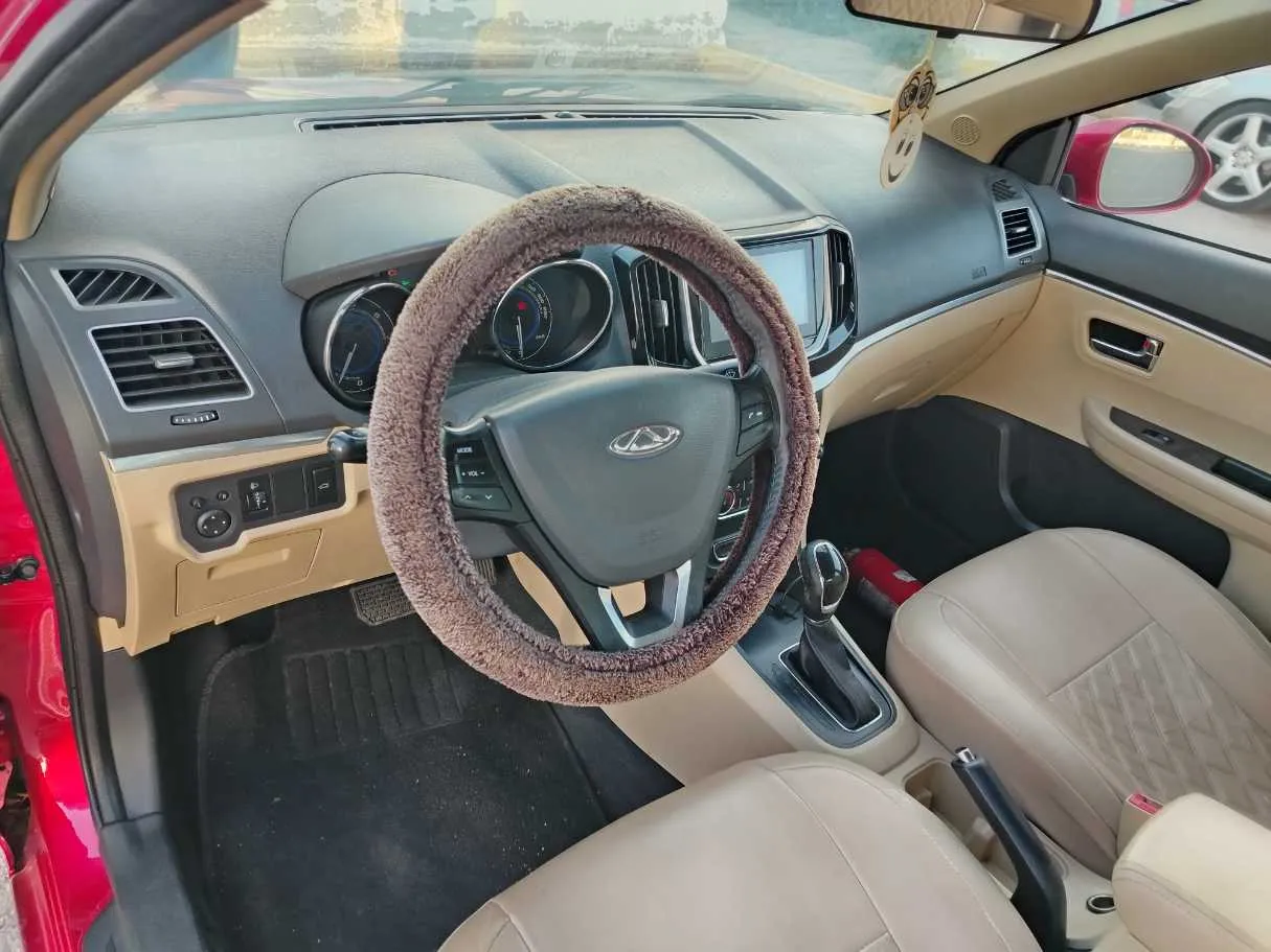 Car image 14