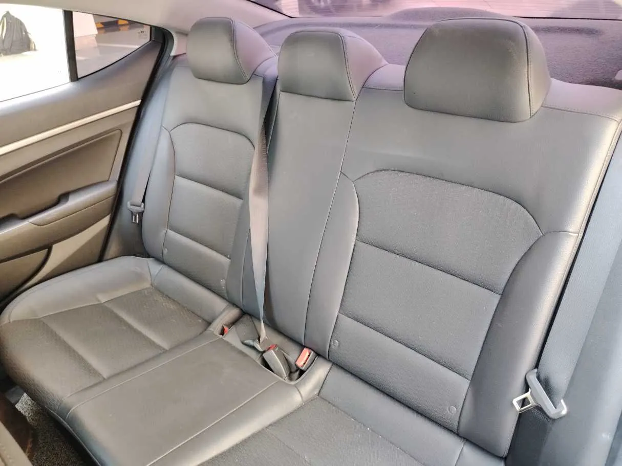 Car image 15