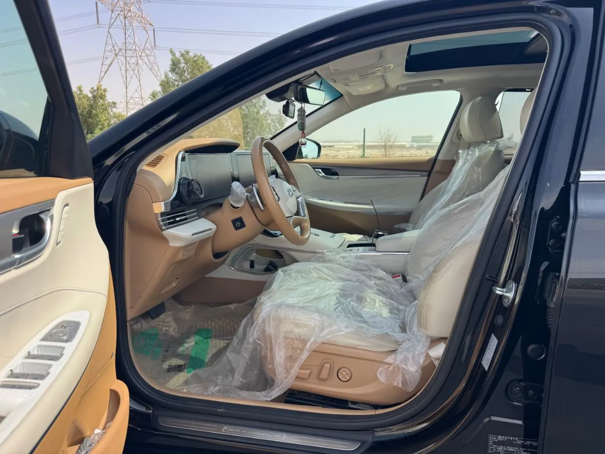 Car image 11