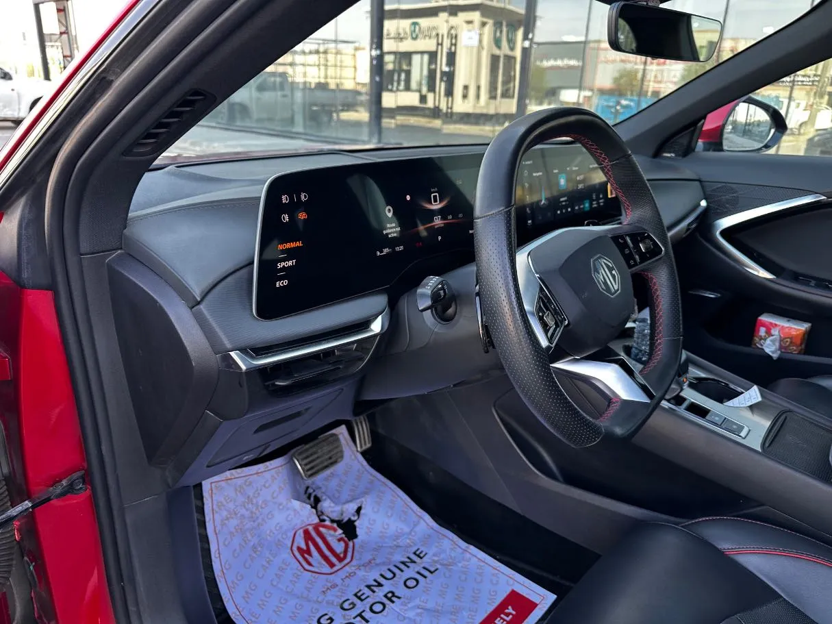Car image 12