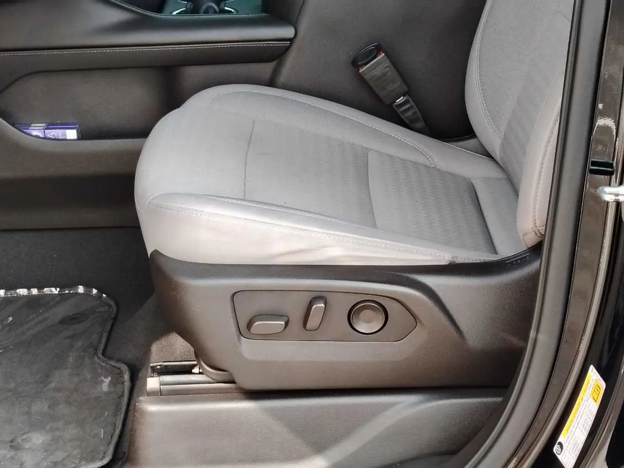 Car image 32