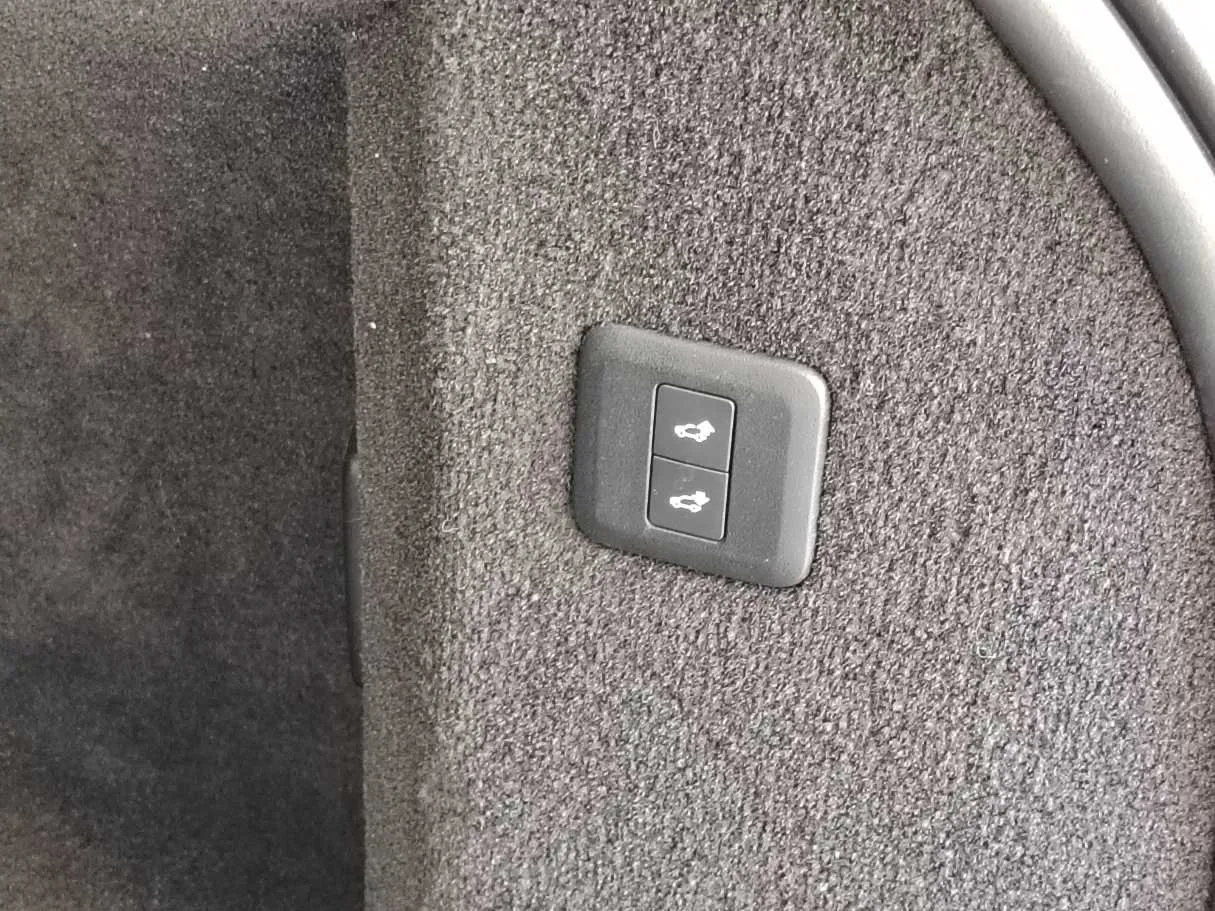 Car image 43