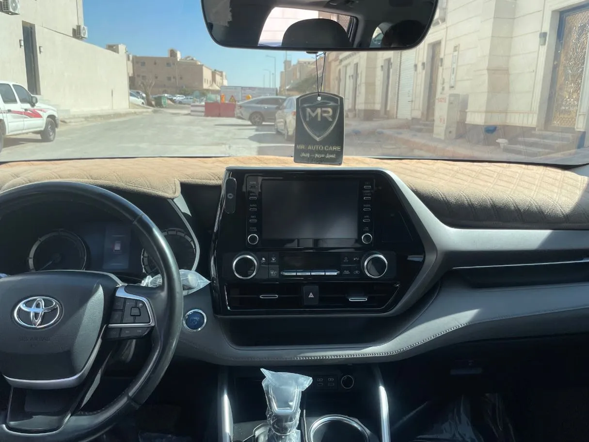 Car image 20