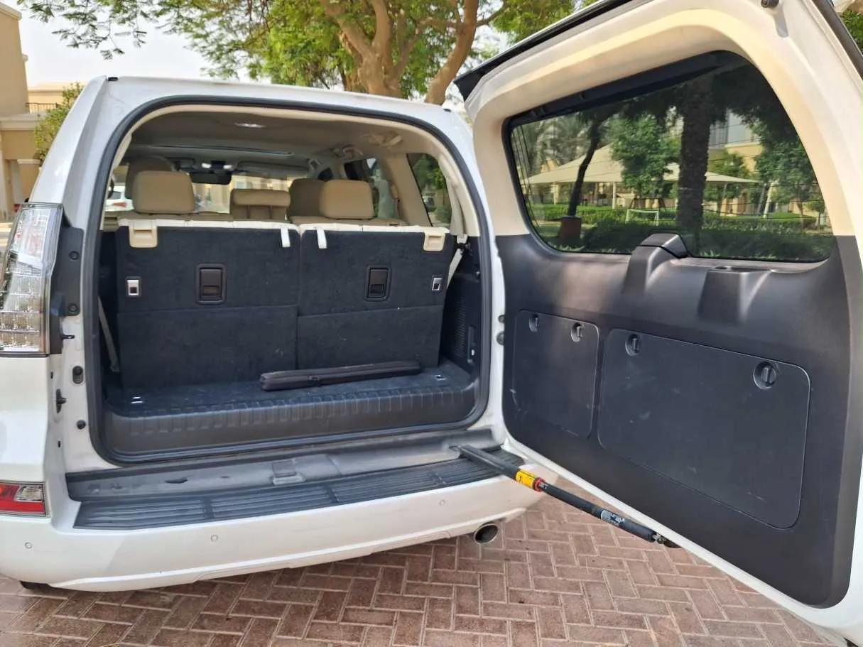 Car image 19