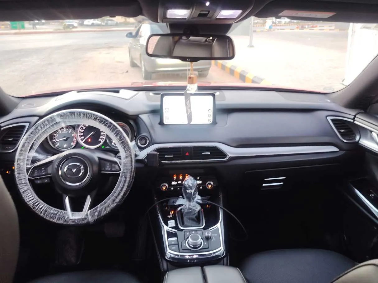 Car image 16