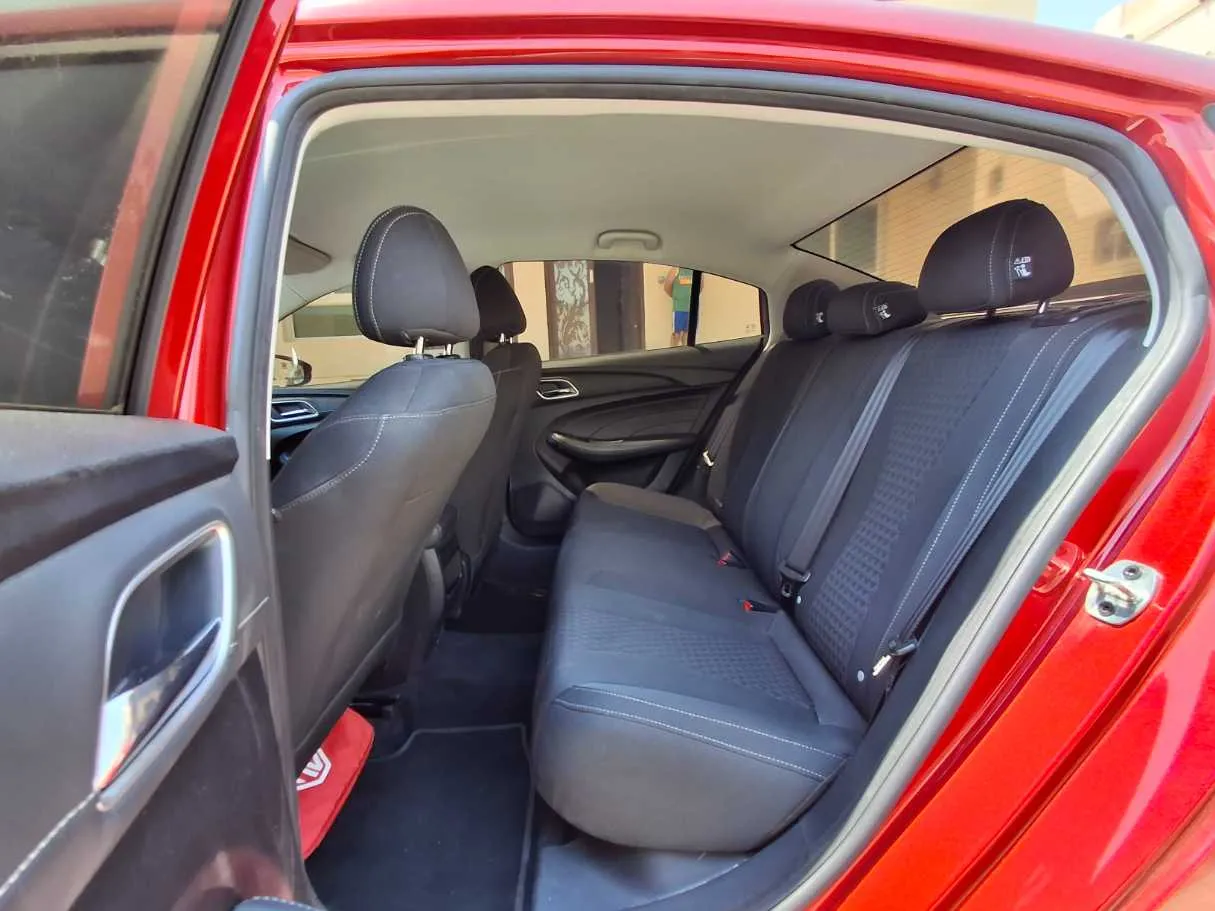 Car image 13