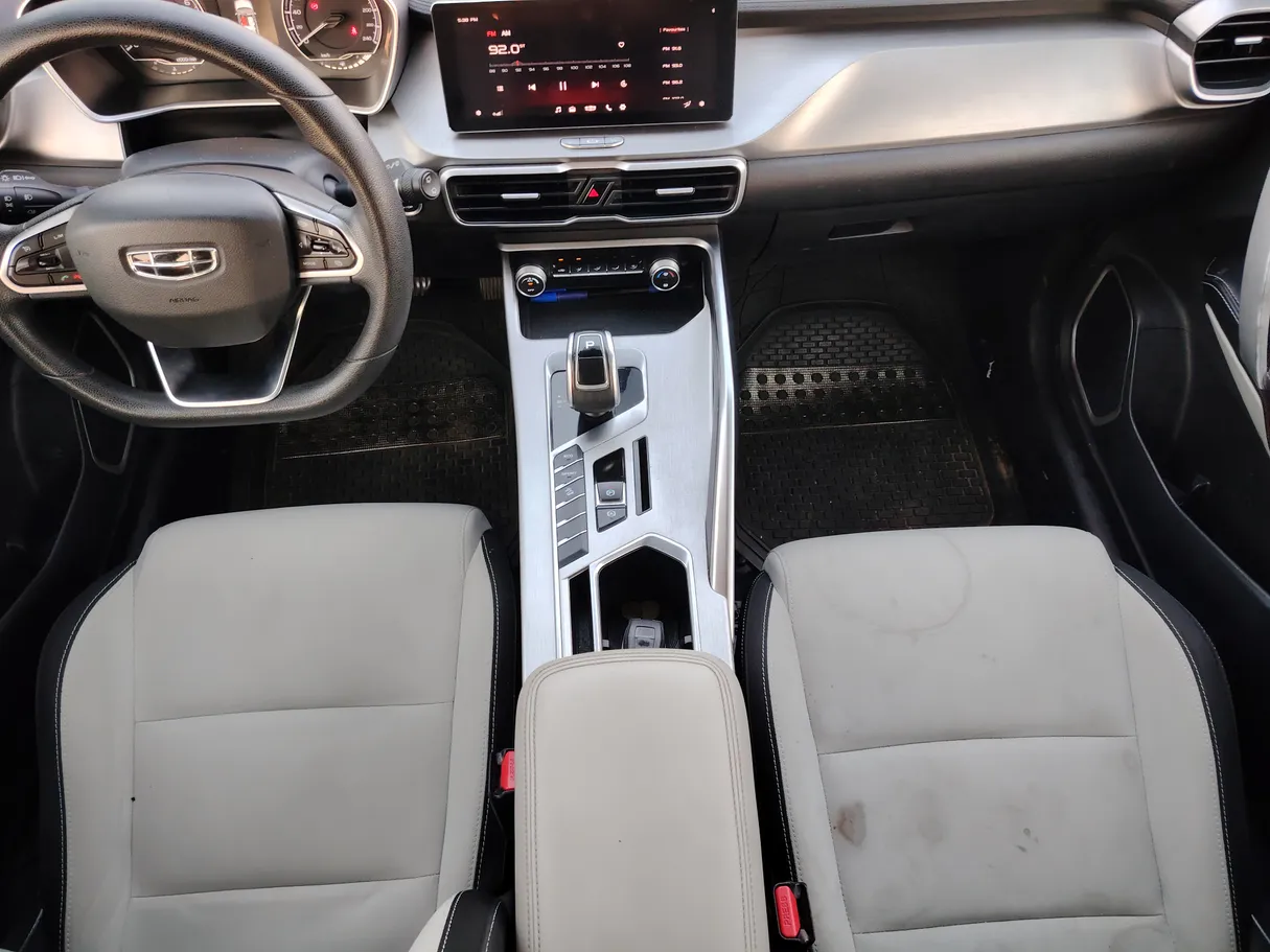 Car image 18