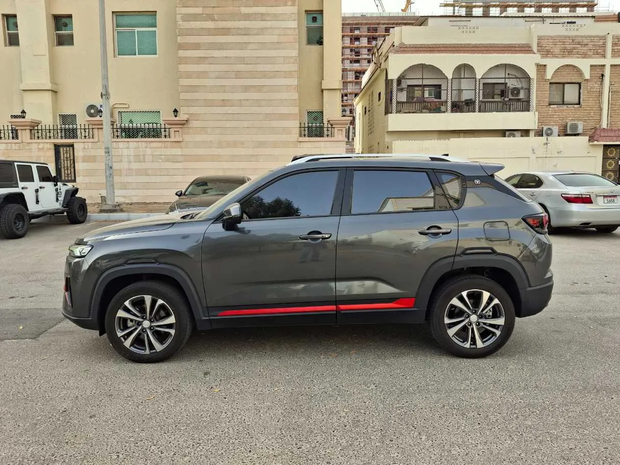 Car image 4