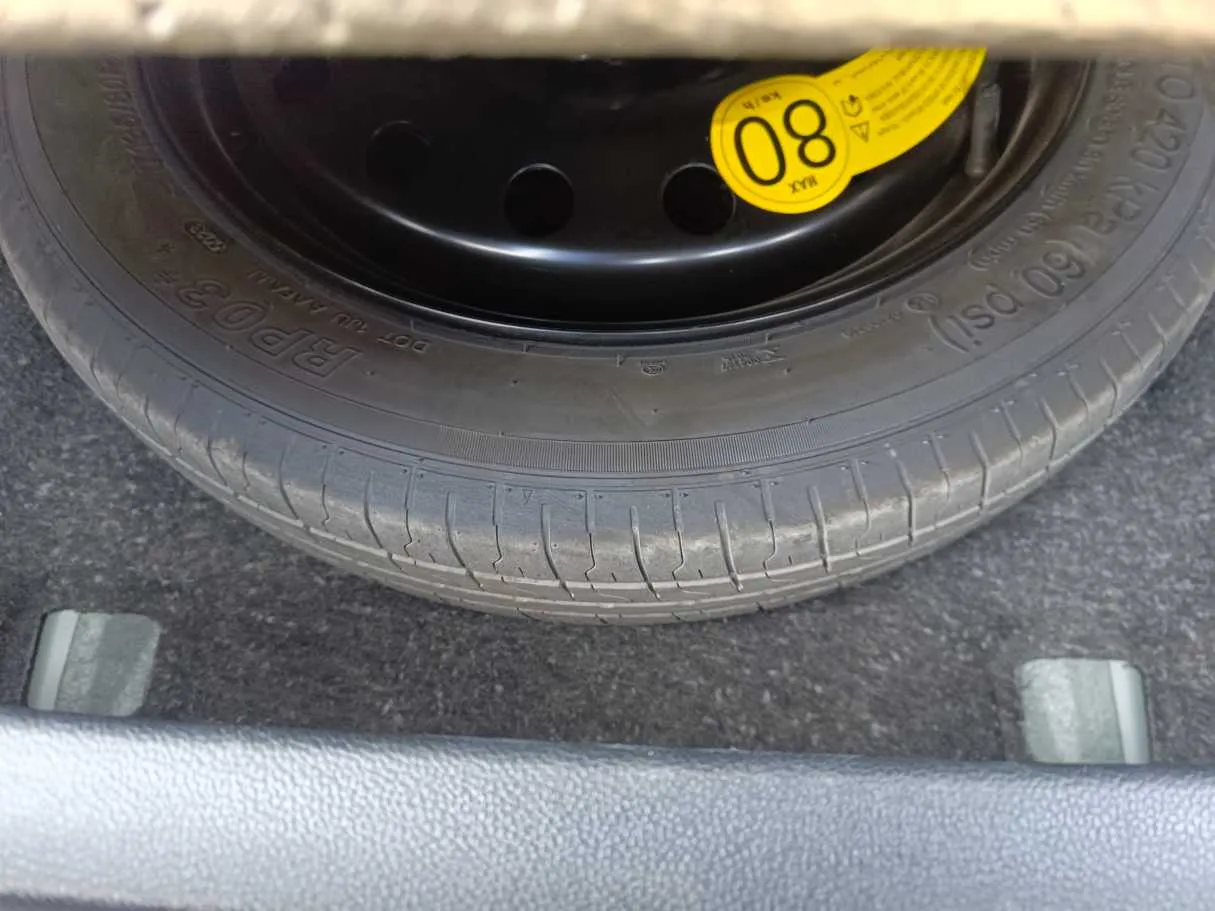 Car image 35