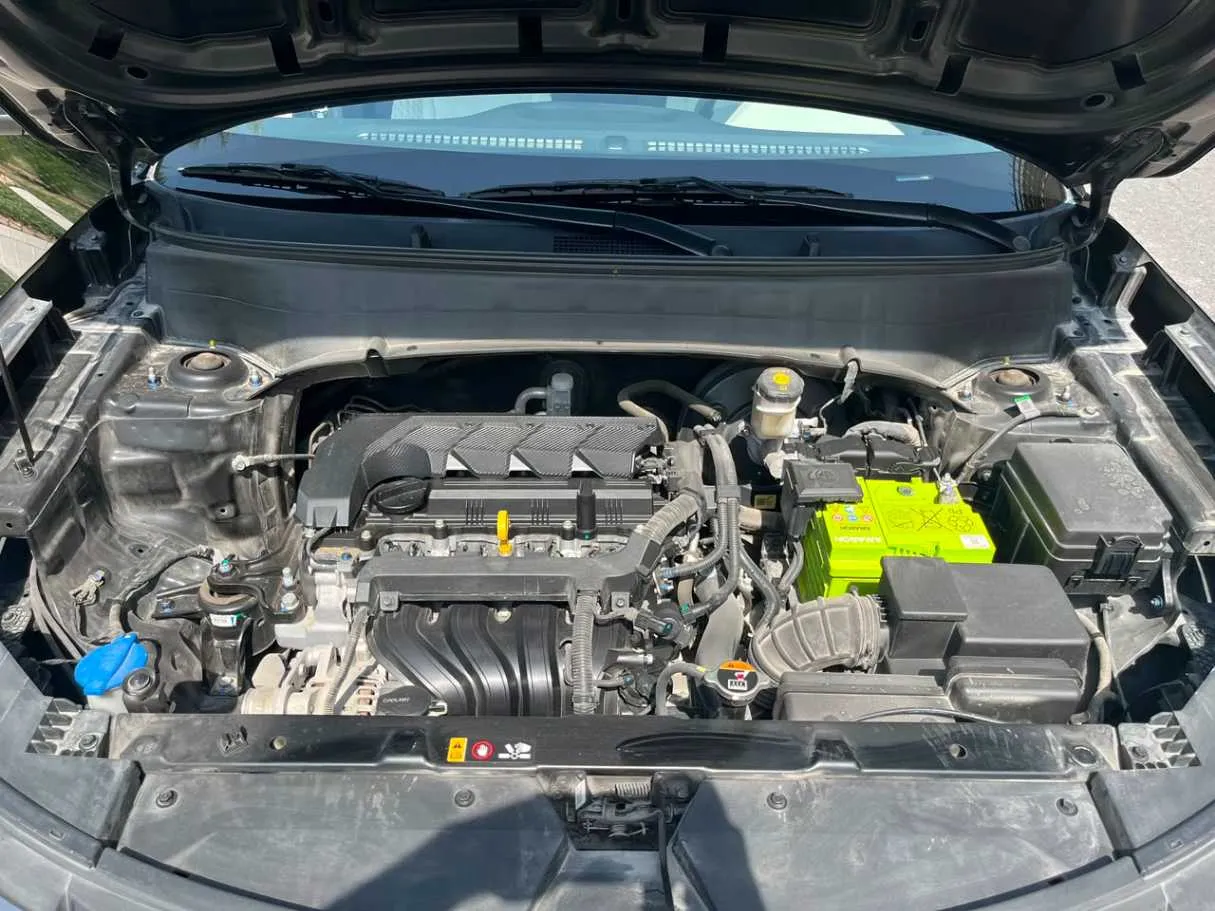 Car image 19