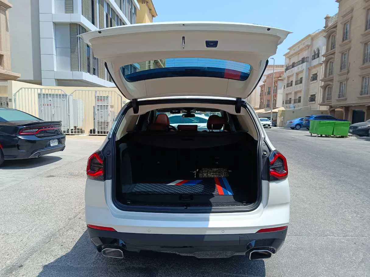 Car image 32