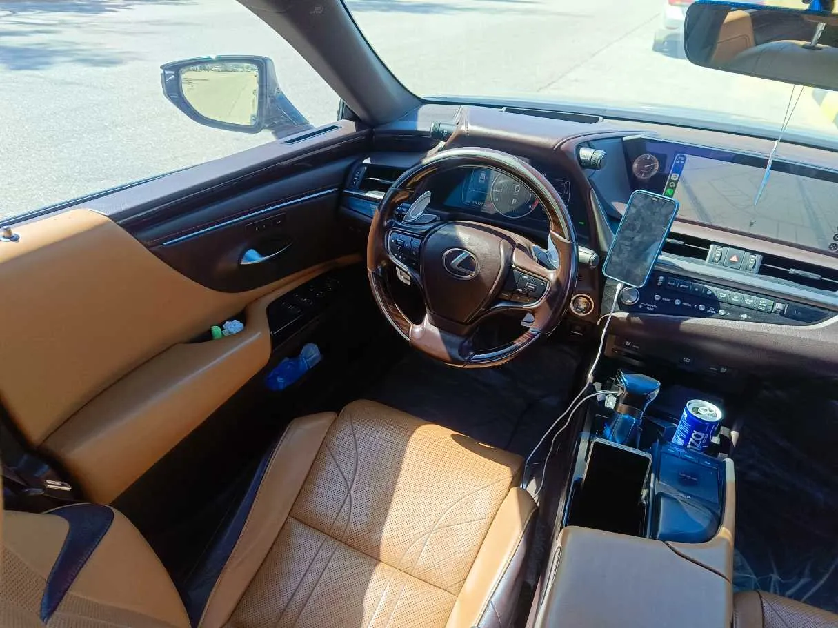 Car image 27