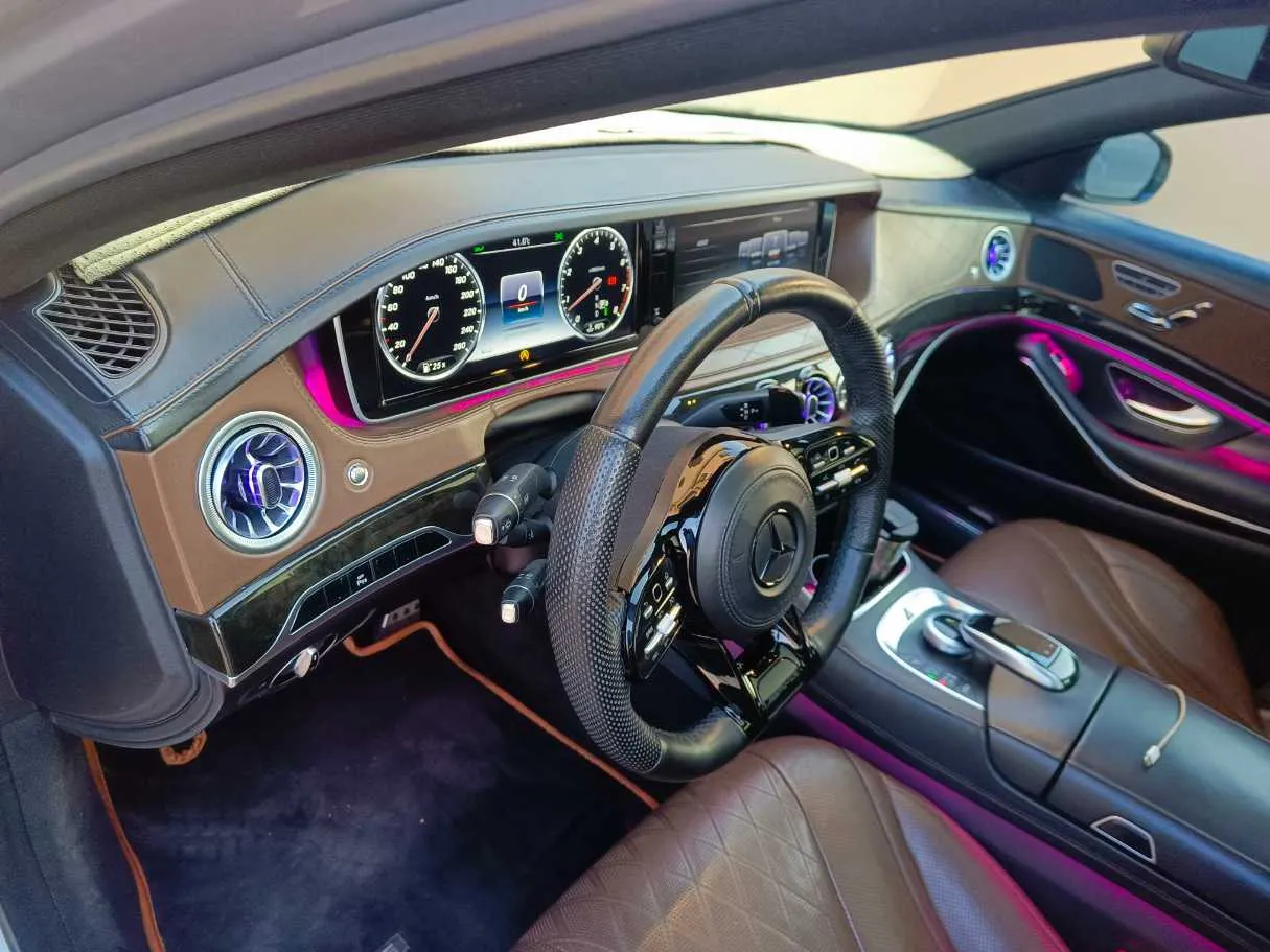 Car image 13