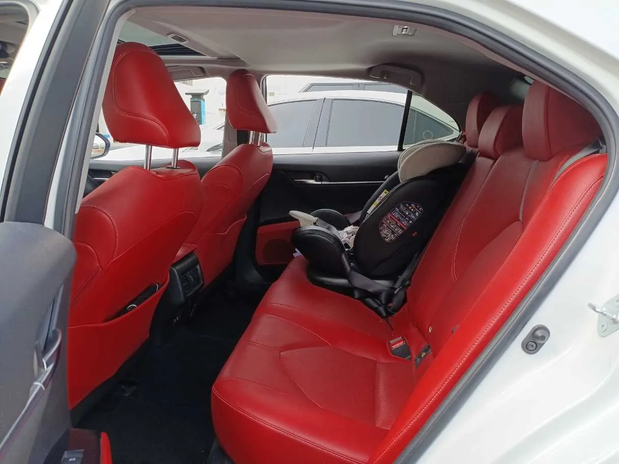 Car image 13