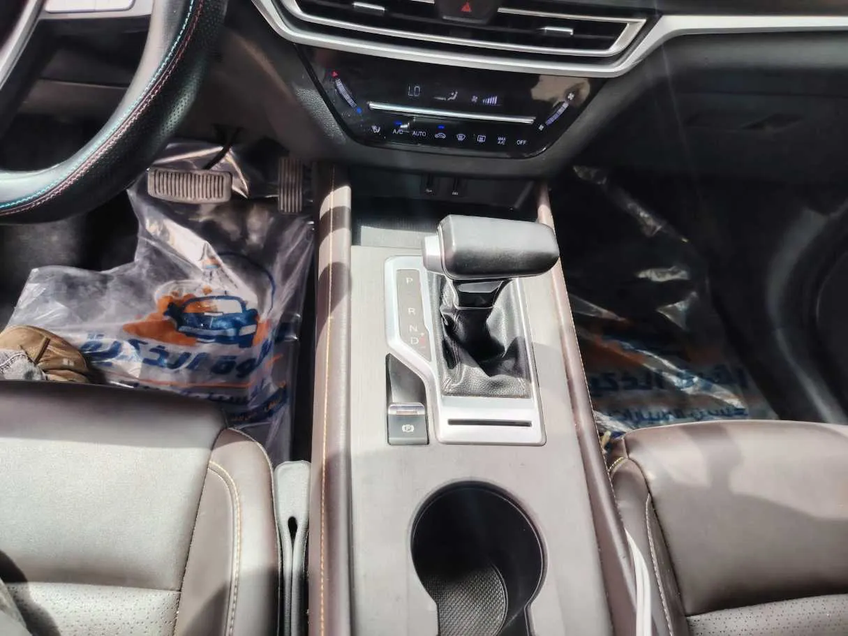 Car image 19