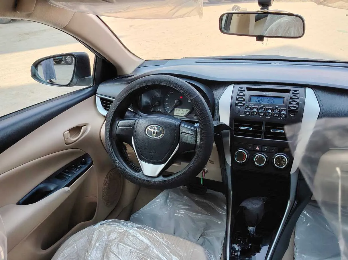 Car image 19