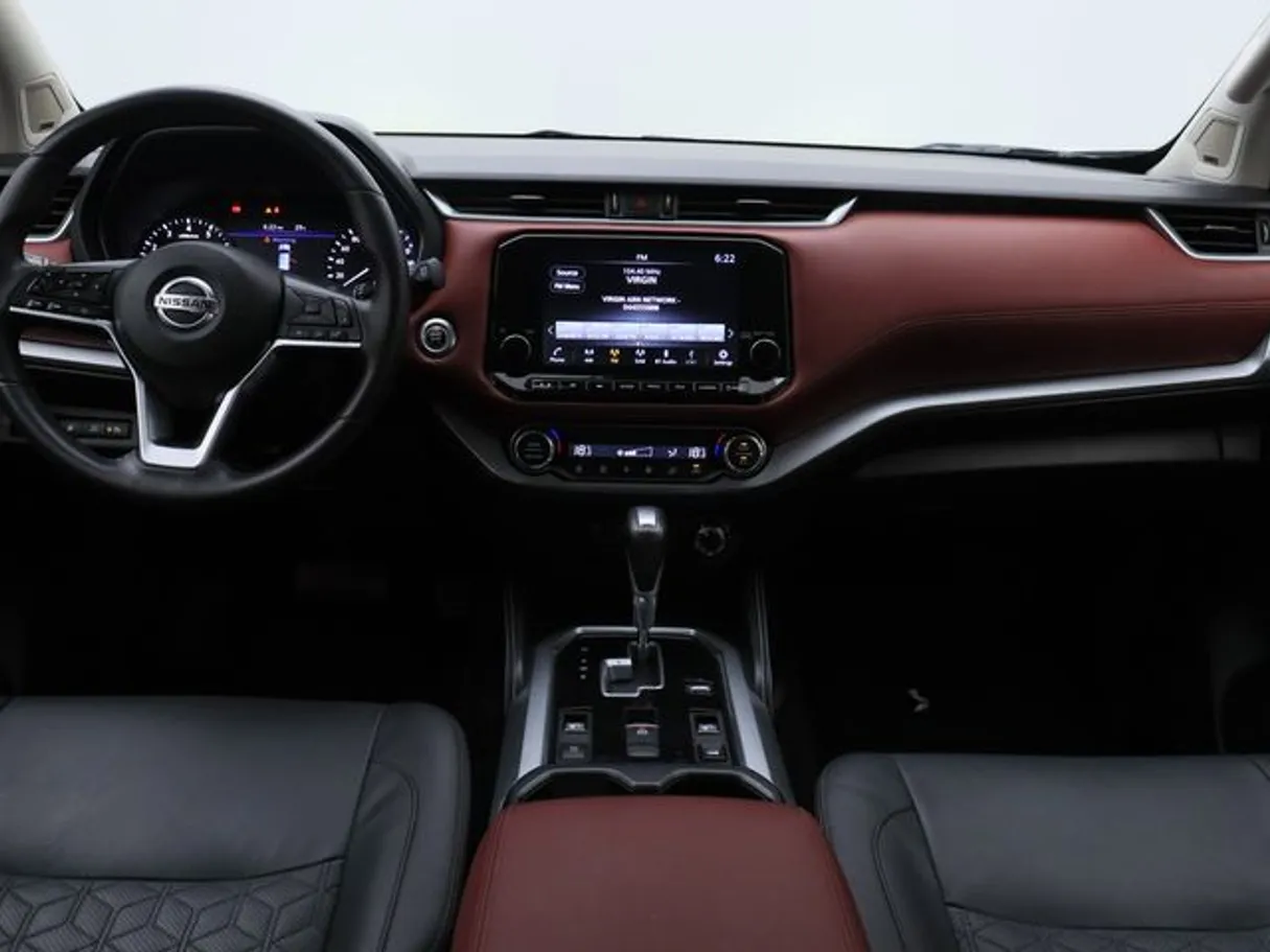 Car image 14