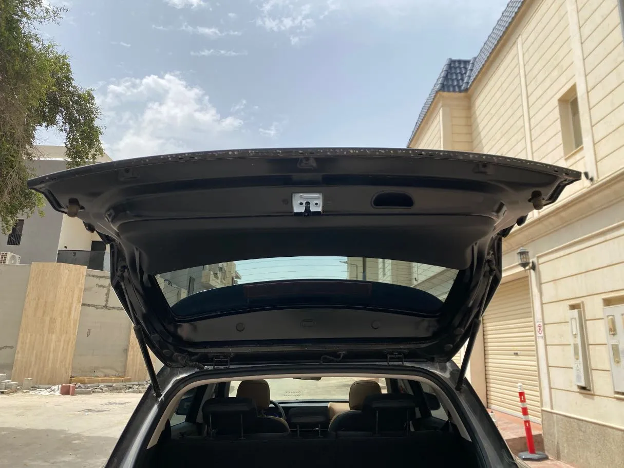 Car image 23