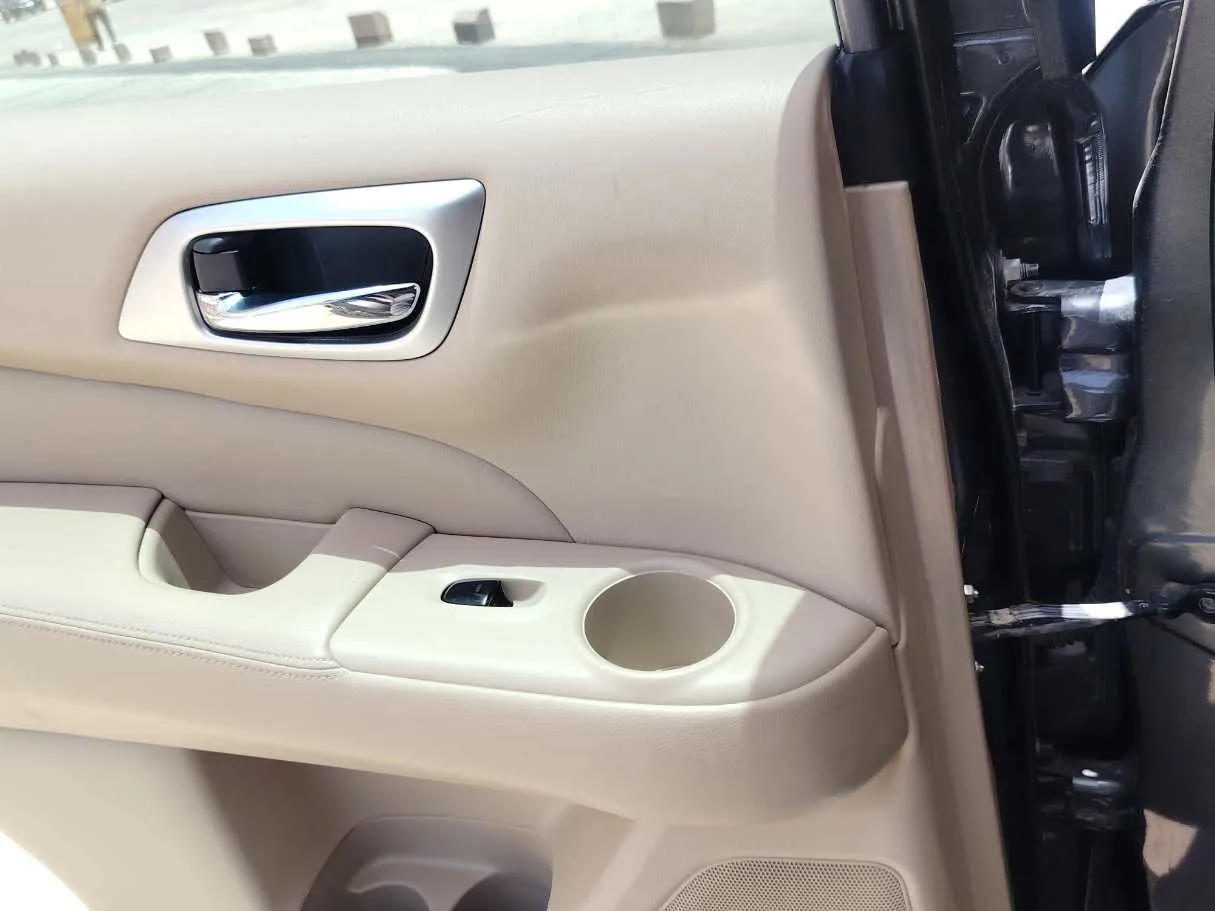Car image 30