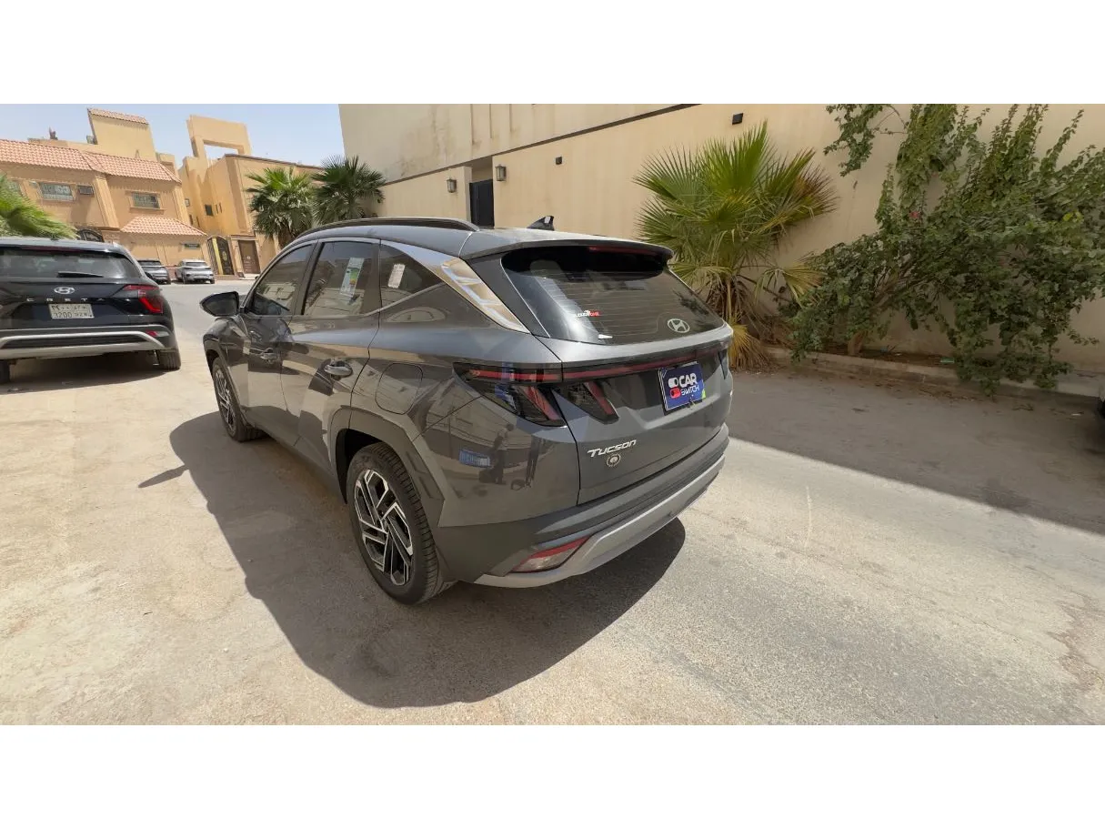 Car image 7