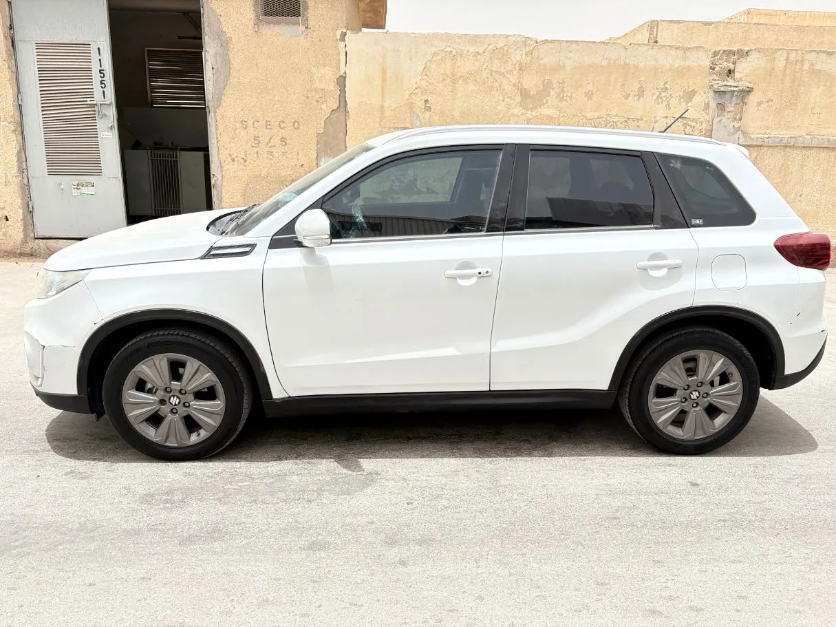 Car image 8