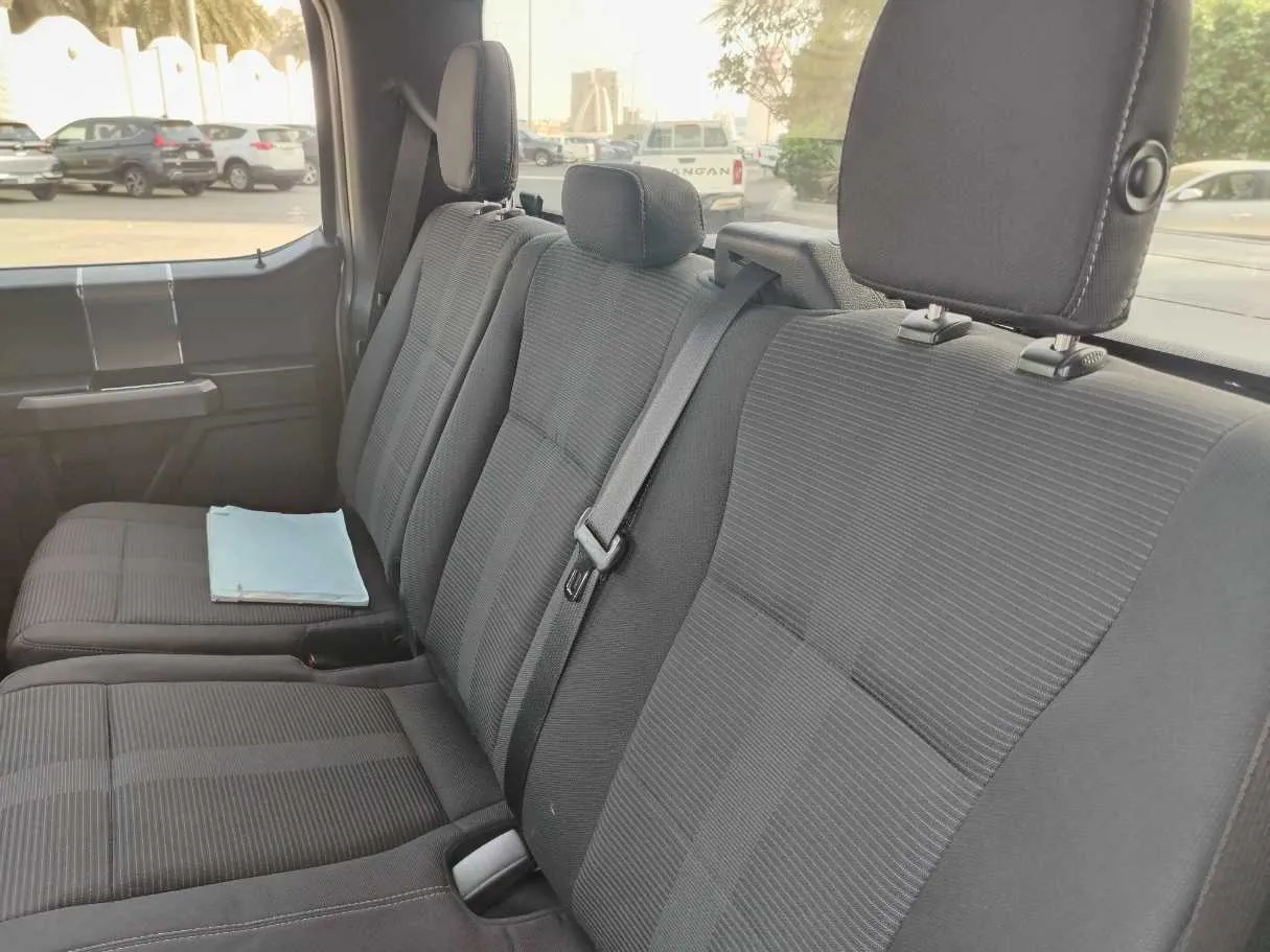 Car image 18