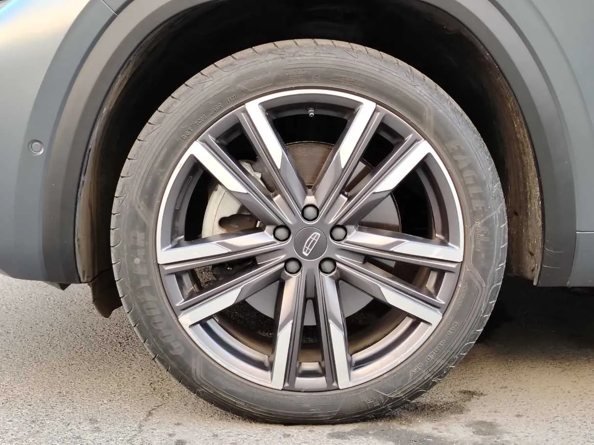 Car image 10