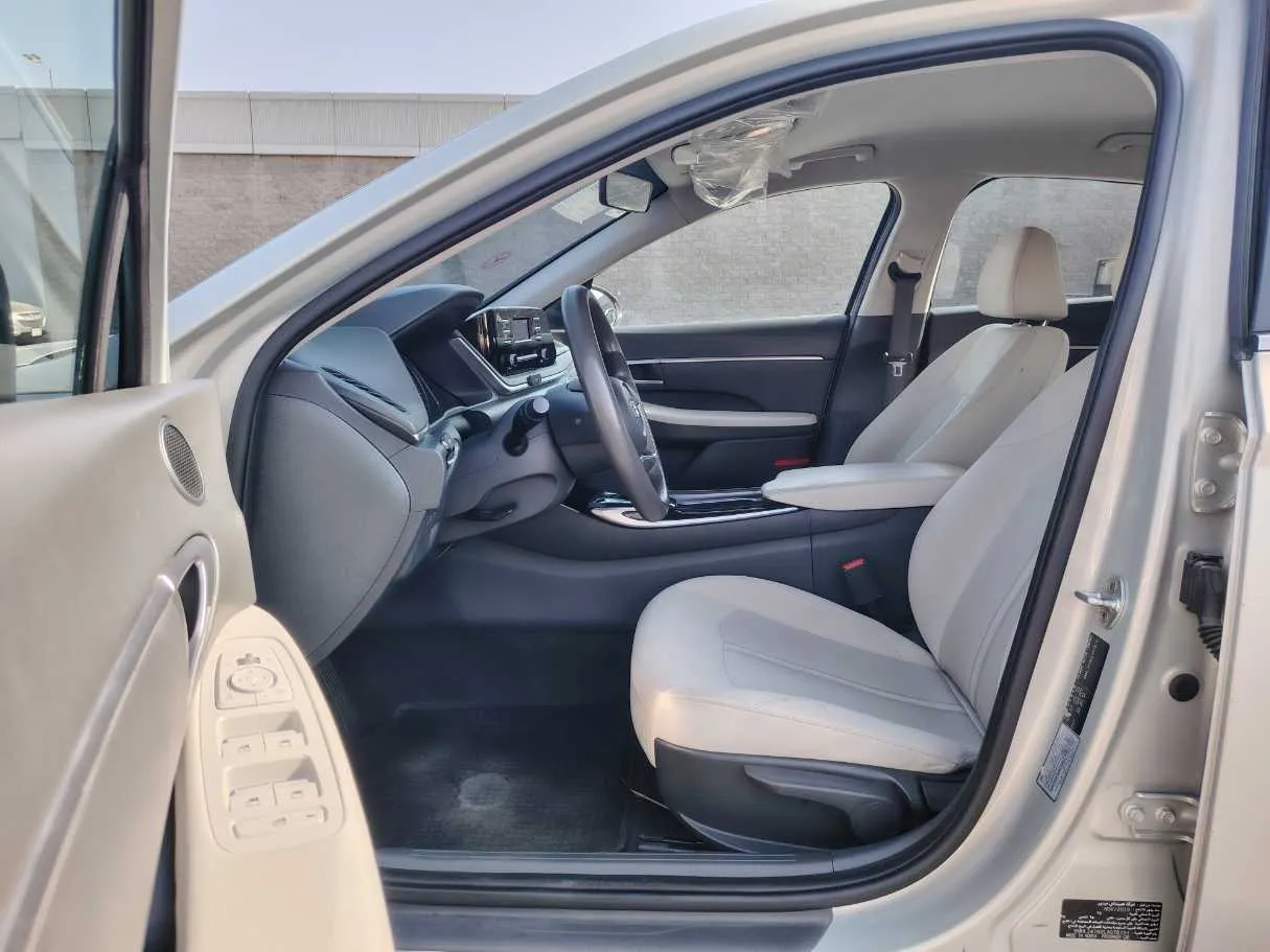 Car image 11