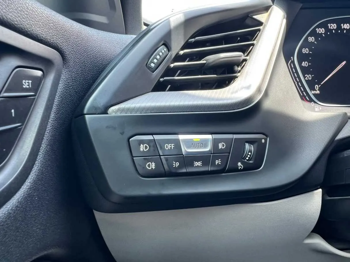 Car image 27