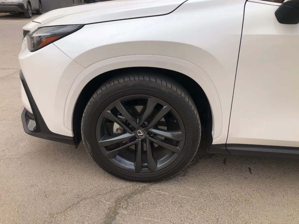 Car image 9