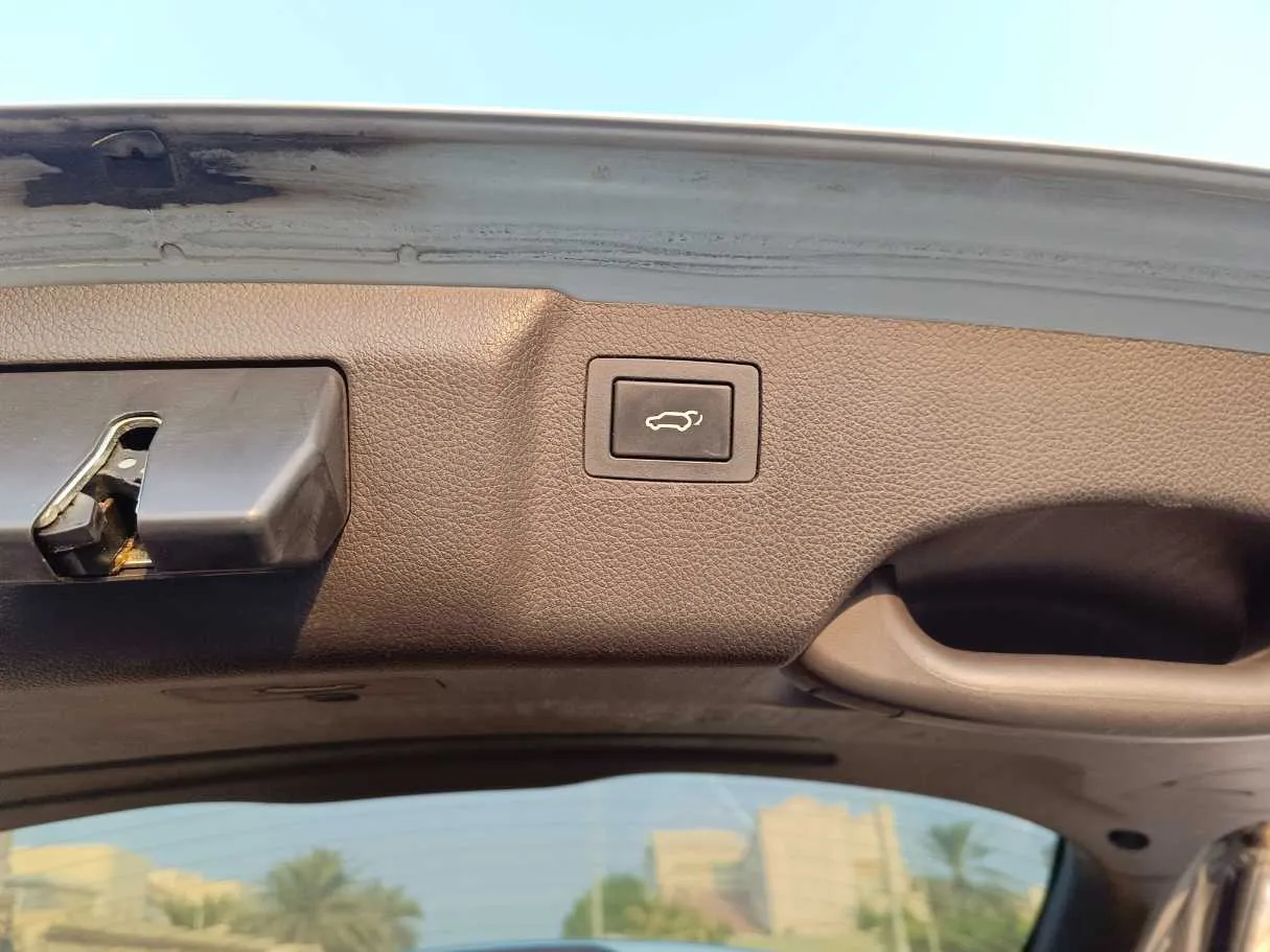 Car image 28