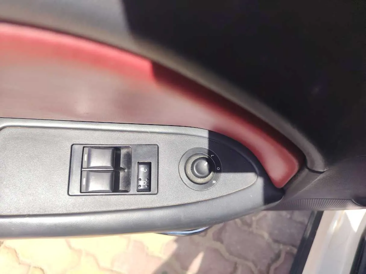 Car image 25