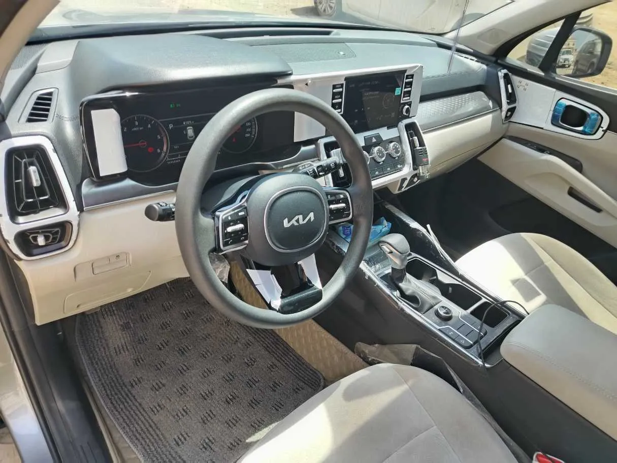 Car image 13