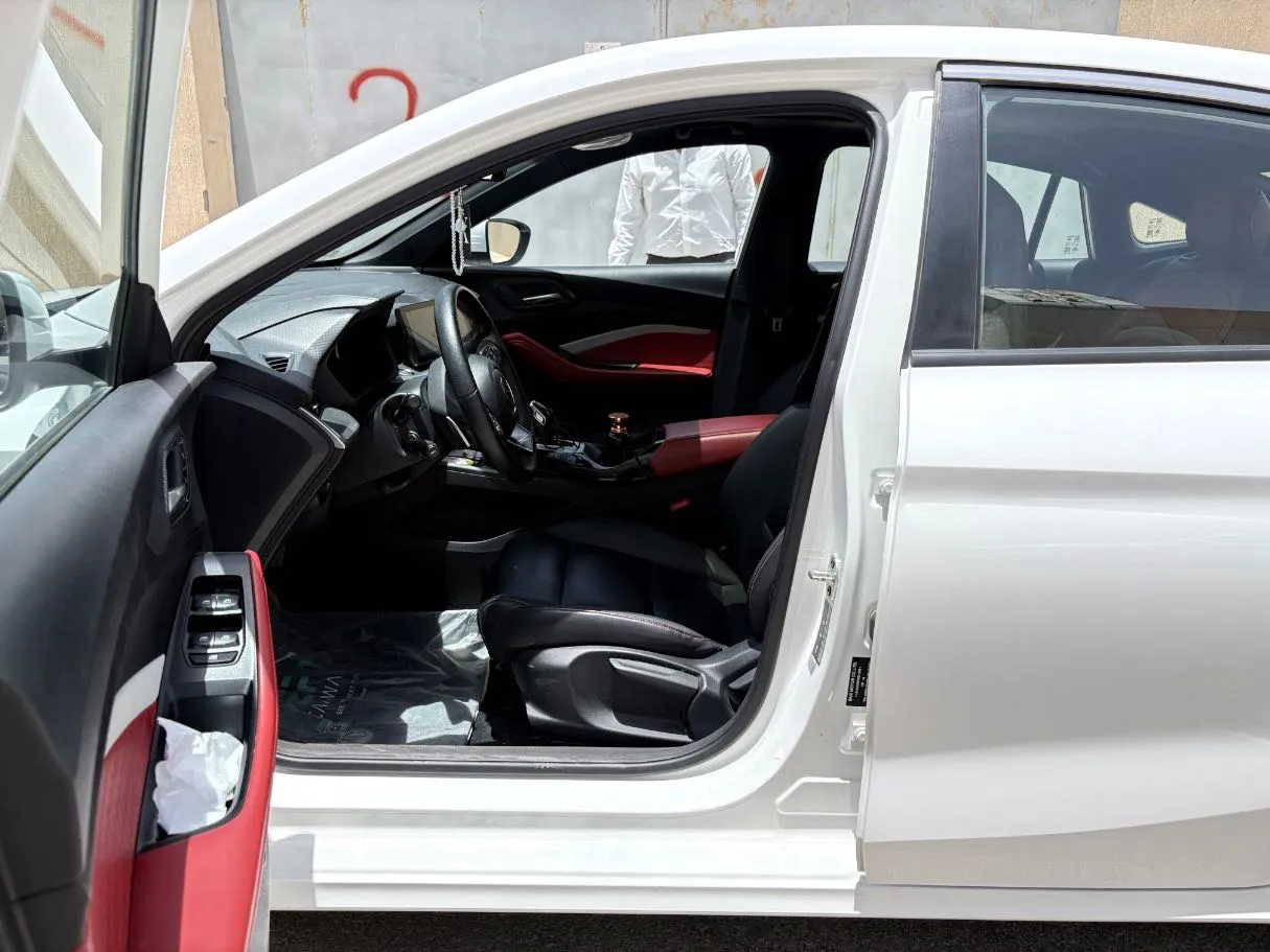 Car image 11