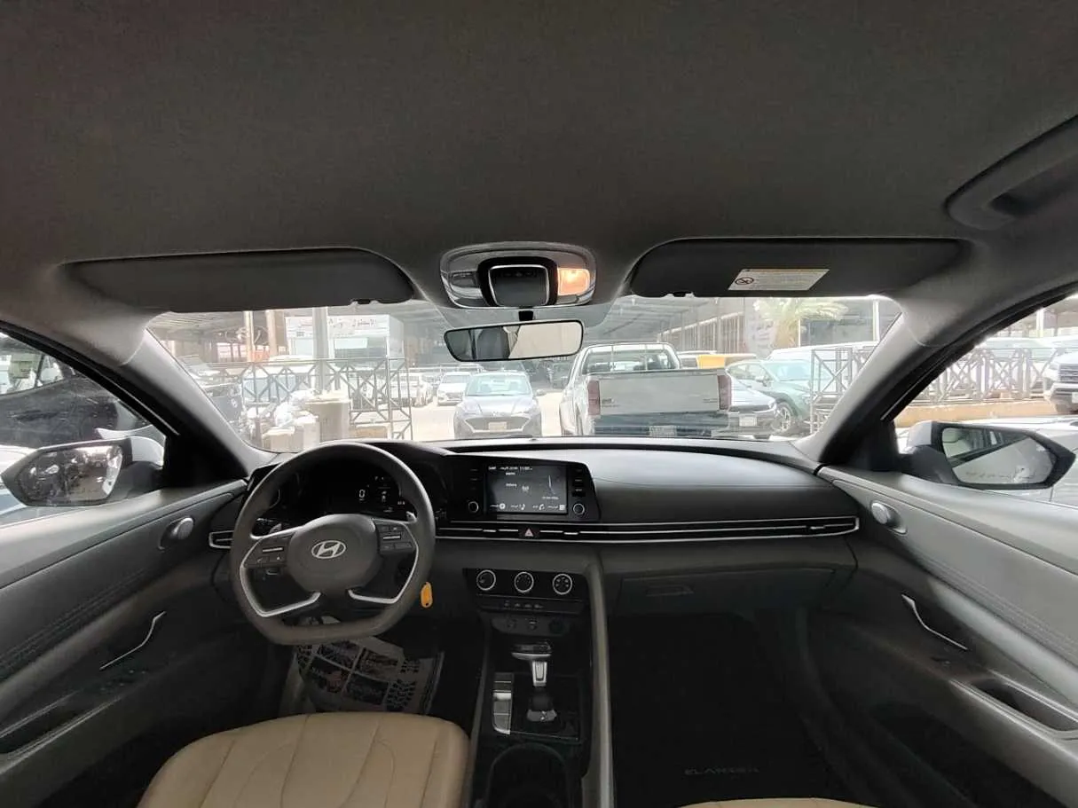Car image 18