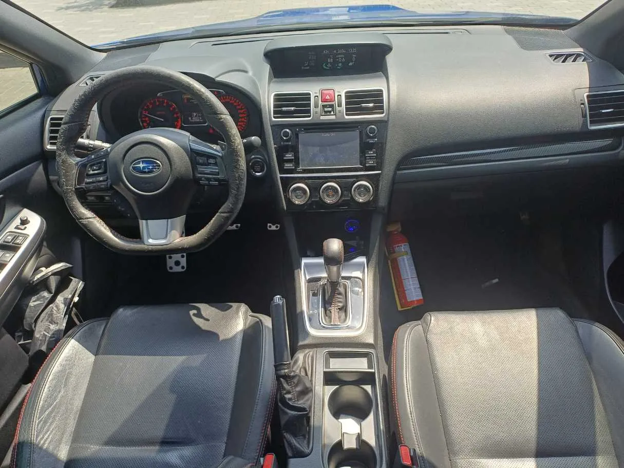 Car image 16