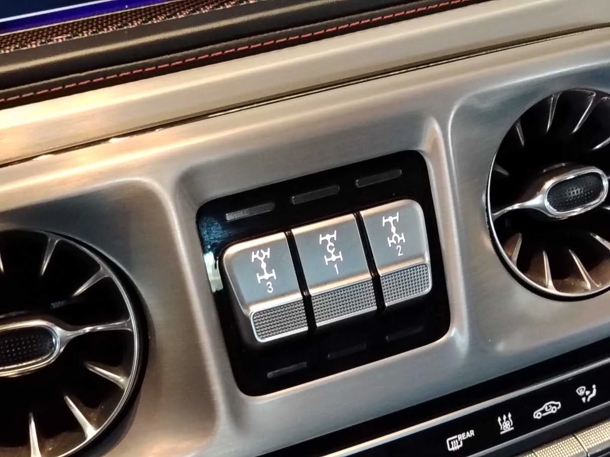 Car image 35