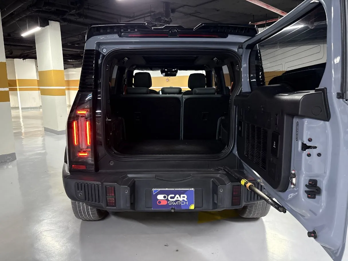 Car image 24