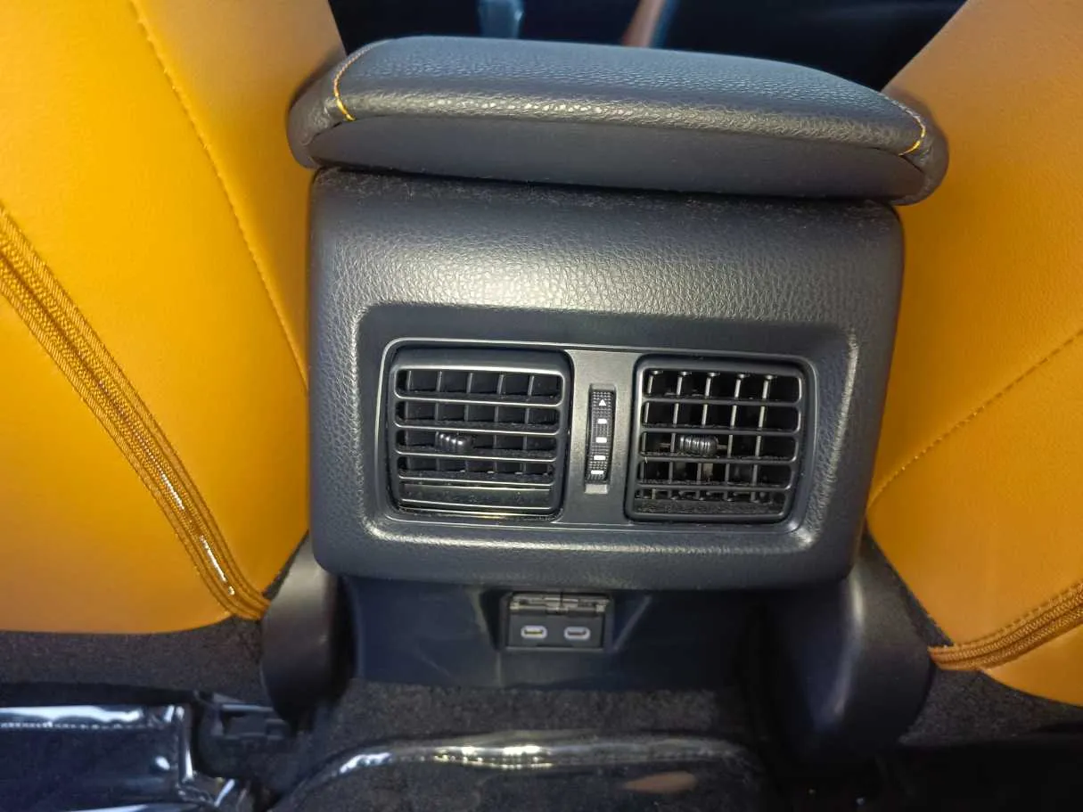 Car image 30