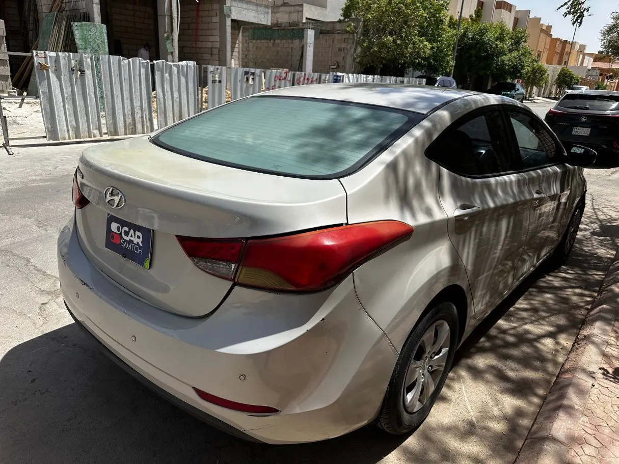 Car image 5