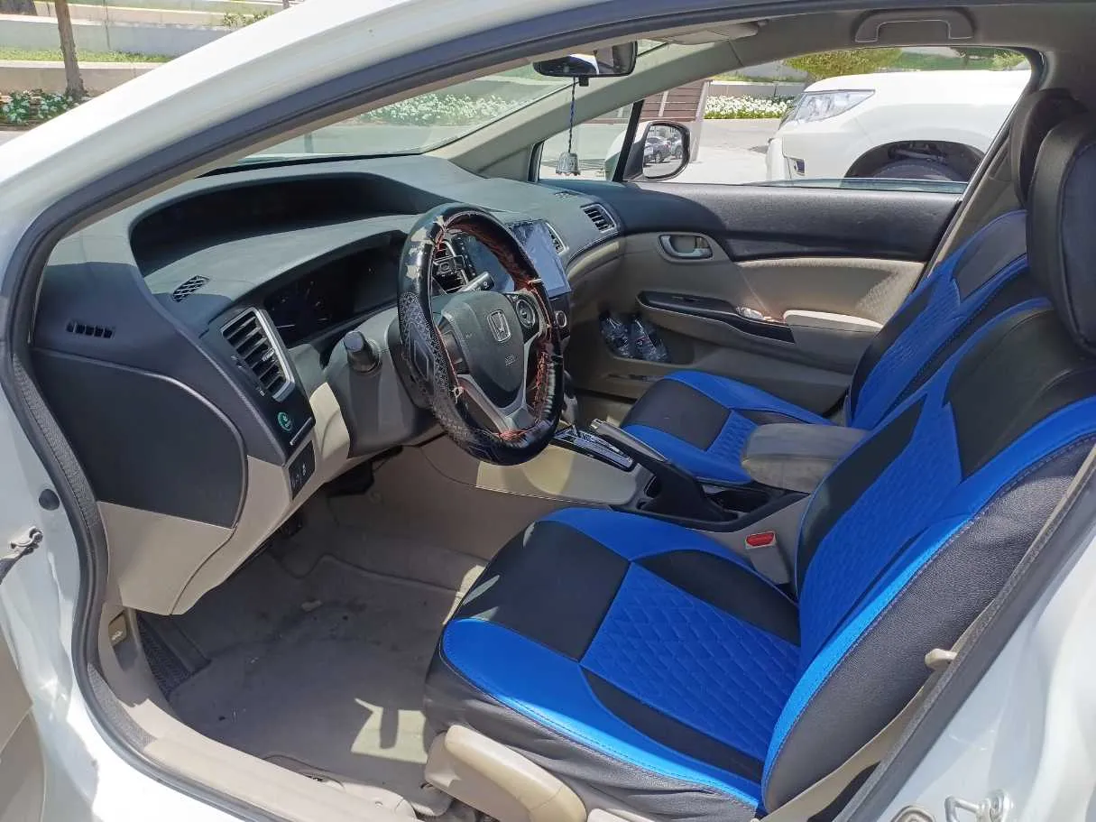 Car image 11