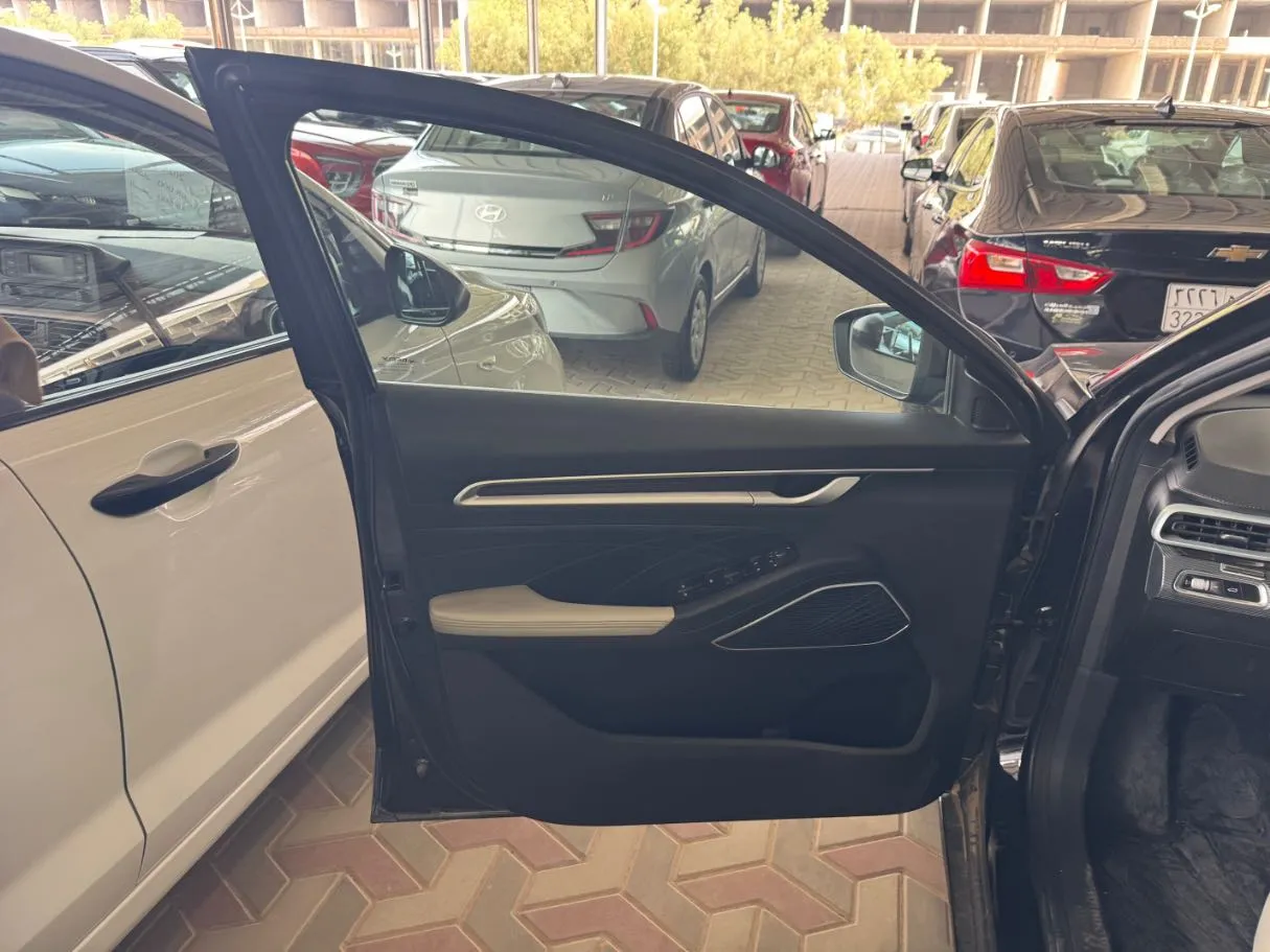 Car image 7